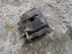 Суппорт тормозной передний правый Nissan Note E11 рест. 2010 41001AX601