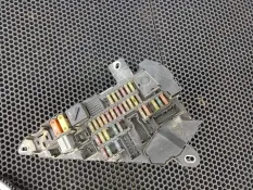 Блок предохранителей BMW 5 E60/E61 2005 518811047