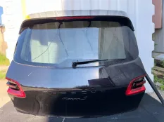 Крышка багажника Porsche Macan 2017 95B827123