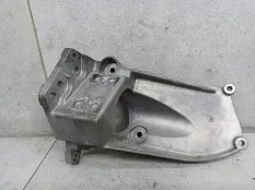 Кронштейн двигателя Volvo XC40 (2017 - 2022) 31370633