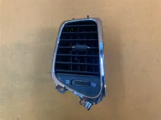 Дефлектор обдува центральный левый Jeep Grand