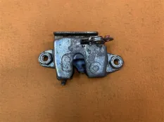 Замок багажника левый Toyota Tundra XK50 5.7 2007