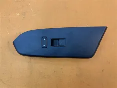 Кнопка стеклоподъемника передняя правая Honda CR-V