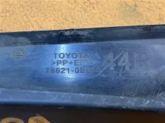 Брызговик передний правый Toyota Highlander XU50