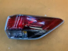 Фонарь задний правый Toyota Highlander XU50 3.5