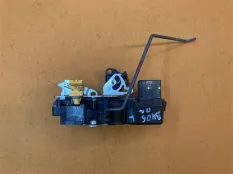 Замок двери передний левый Hummer H2 6.0 2003