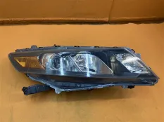Фара галогеновая передняя правая Honda Crosstour
