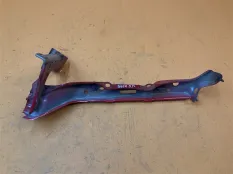 Кронштейн бампера передний правый Toyota Tundra