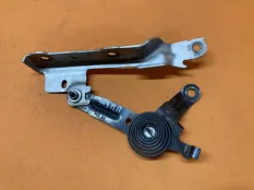 Петля капота правая Chevrolet Tahoe GMT900 5.3