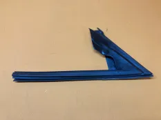 Уплотнитель двери правый Chevrolet Camaro 6 2.0