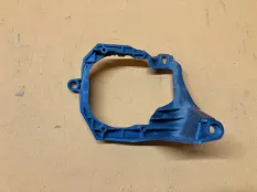 Кронштейн противотуманной фары передний левый Ford