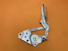 Петля крышки багажника правая Chevrolet Camaro 6