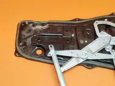 Стеклоподъемник двери задний правый Toyota Sienna
