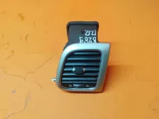 Дефлектор обдува передний правый Jeep Grand