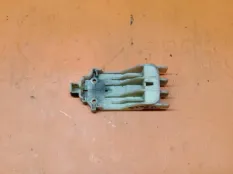 Кронштейн фары передний правый Infiniti QX56 Z62