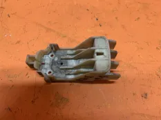 Кронштейн фары передний правый Infiniti QX56 Z62