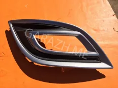Рамка противотуманной фары передняя правая Mazda