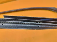 Уплотнитель стекла крышки багажника Ford Bronco