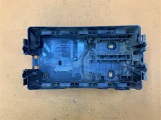 Корпус блока предохранителей Hummer H3 3.7 2009