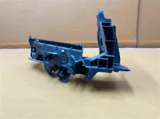 Кронштейн фары передний правый Audi Q5 8R 2.0 2017