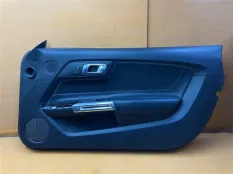 Обшивка двери правая Ford Mustang 6 2.3 2019