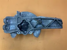 Кулак поворотный передний правый Tesla Model S