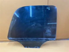 Стекло двери заднее правое Chevrolet Tahoe GMT900