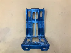 Крепление аккумулятора Tesla Model S 2016