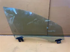 Стекло двери переднее правое Tesla Model S 2016