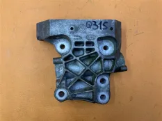 Кронштейн двигателя правый Land Rover Evoque L538