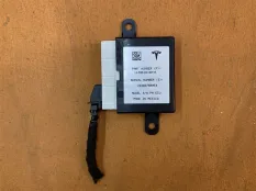 Блок управления парктроником Tesla Model Y 2022