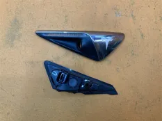 Повторитель поворота передний правый Tesla Model S