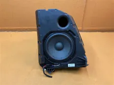 Сабвуфер Tesla Model Y 2022