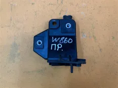 Кронштейн бампера передний правый Tesla Model S