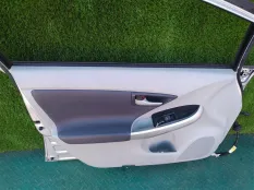 Дверь TOYOTA PRIUS ZVW30, передняя левая