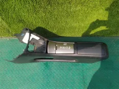 Бардачок между сиденьями TOYOTA KLUGER ACU20W