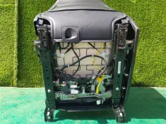 Сидение TOYOTA LAND CRUISER URJ202, переднее