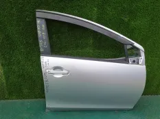Дверь TOYOTA AQUA NHP10, передняя правая