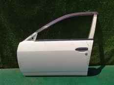 Дверь NISSAN WINGROAD Y11, передняя левая
