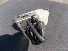 Бачок для тормозной жидкости SUZUKI EVERY DA64V K6A