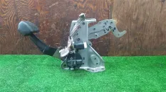 Педаль тормоза TOYOTA NOAH ZWR90W