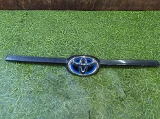 Накладка 5-й двери TOYOTA HARRIER AVU65
