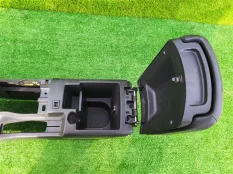 Бардачок между сиденьями NISSAN DUALIS J10