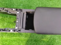 Бардачок между сиденьями MAZDA 3 BP5P