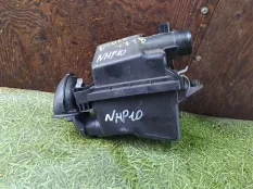 Корпус воздушного фильтра TOYOTA AQUA NHP10 1NZ-FXE