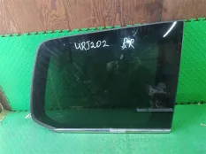 Стекло собачника TOYOTA LAND CRUISER URJ202, заднее правое