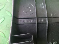 Заглушка полозьев сидения TOYOTA LAND CRUISER URJ202, левая