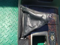 Бардачок между сиденьями TOYOTA LAND CRUISER URJ202
