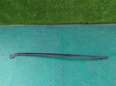 Молдинг лобового стекла TOYOTA LAND CRUISER URJ202, правый