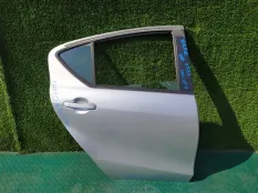 Дверь TOYOTA AQUA NHP10, задняя правая